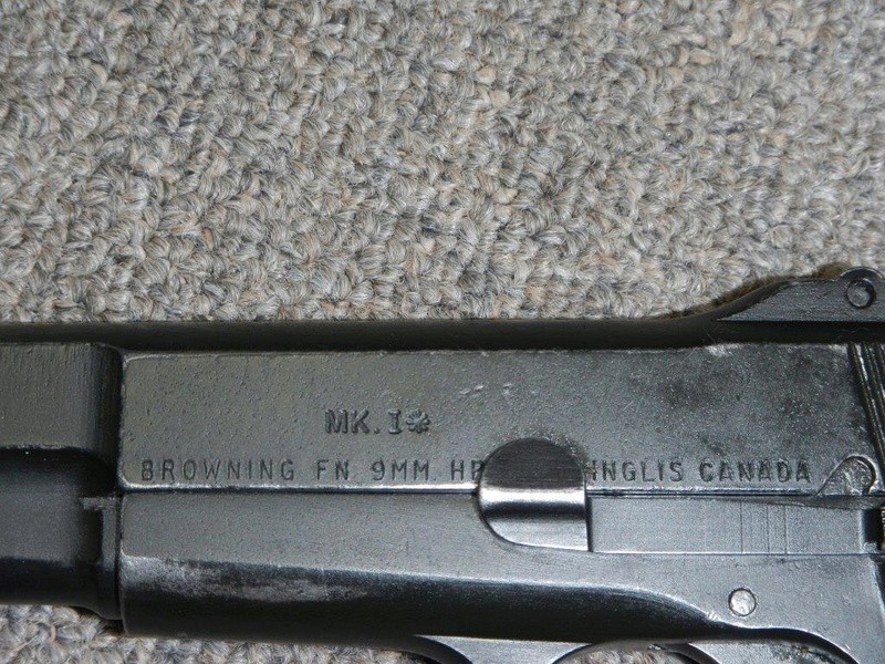 Pistolet  Browning GP No1 MK I* de fabrication canadienne et la crosse en bois Dscn2513