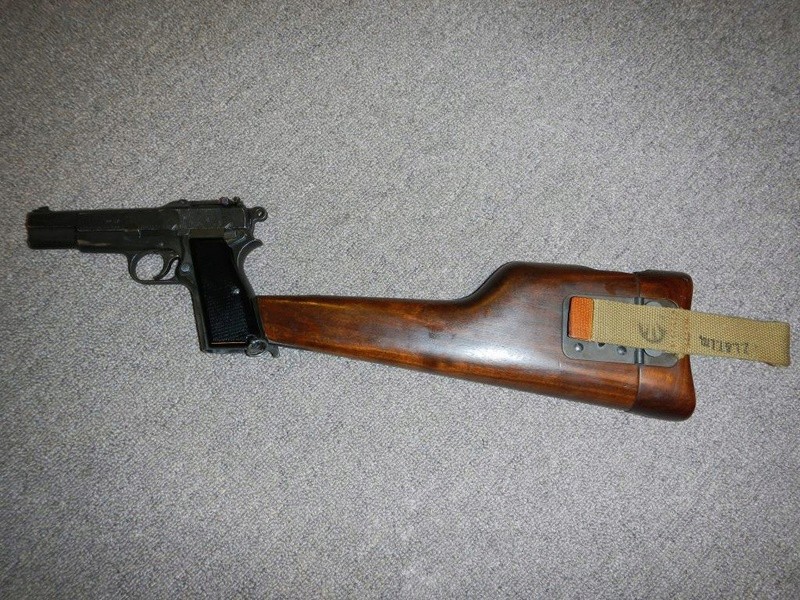 Pistolet  Browning GP No1 MK I* de fabrication canadienne et la crosse en bois Dscn3810