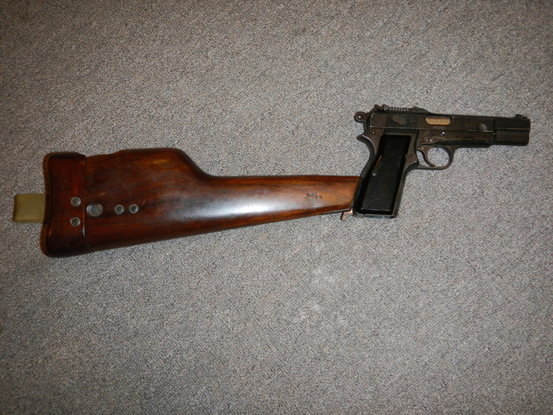 Pistolet  Browning GP No1 MK I* de fabrication canadienne et la crosse en bois Dscn3811