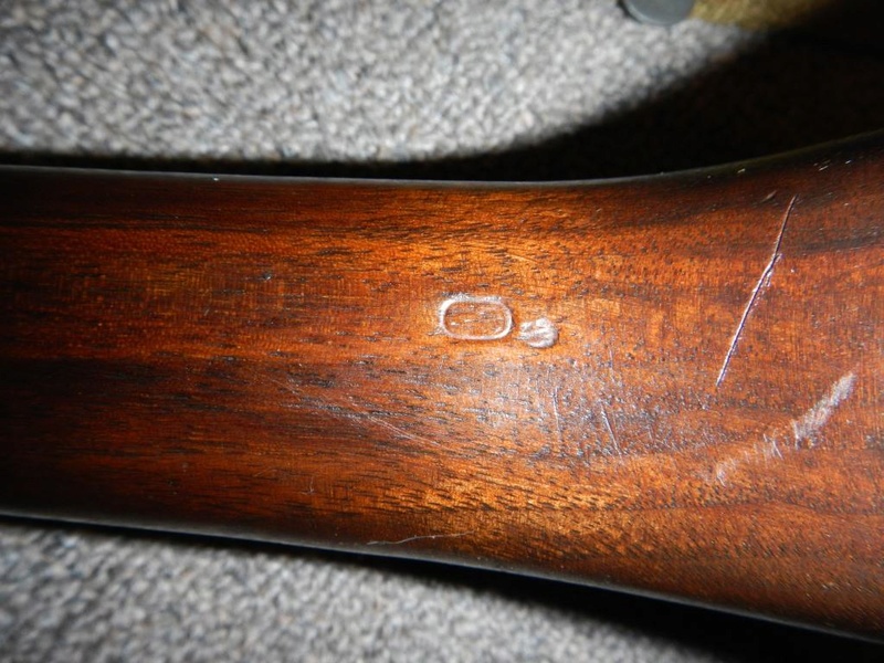 Pistolet  Browning GP No1 MK I* de fabrication canadienne et la crosse en bois Dscn3813
