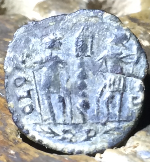 AE4 de Constantino II. GLORIA EXERCITVS. Roma  Img_1428
