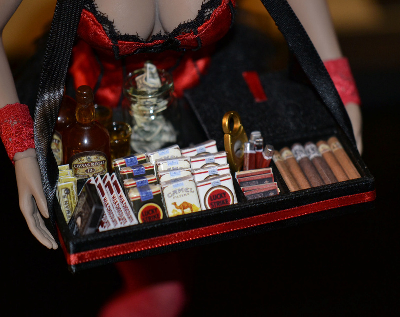kitbash - Custom/Kitbash: Cigar (or Cigarette) Girl _dsc2725
