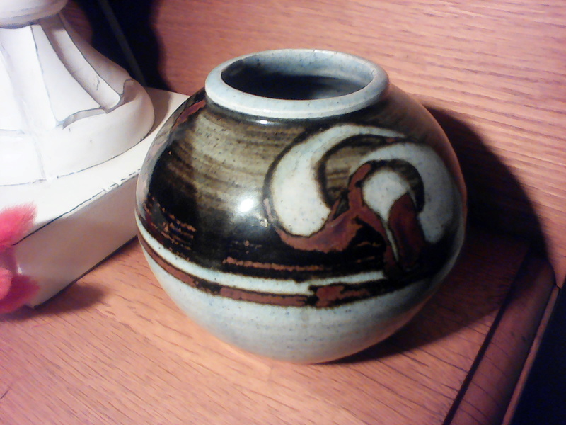 Secret mark on interior of pot Img_2010