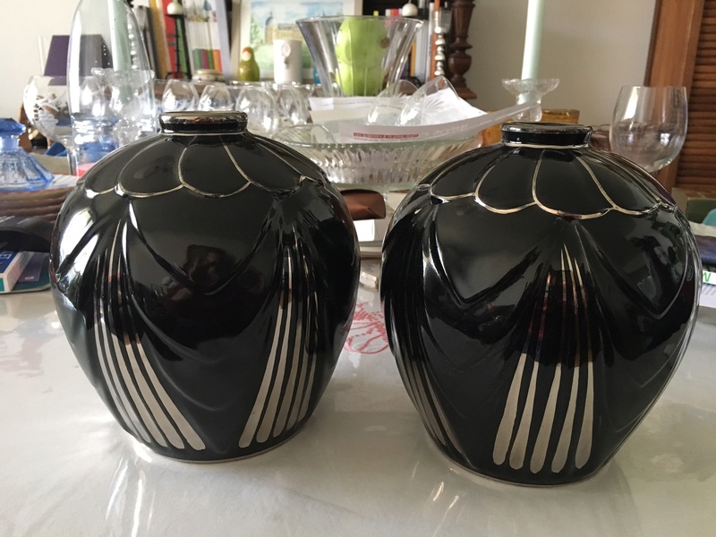 Paires de vases noires avec motifs de filets d'argent Img_4919