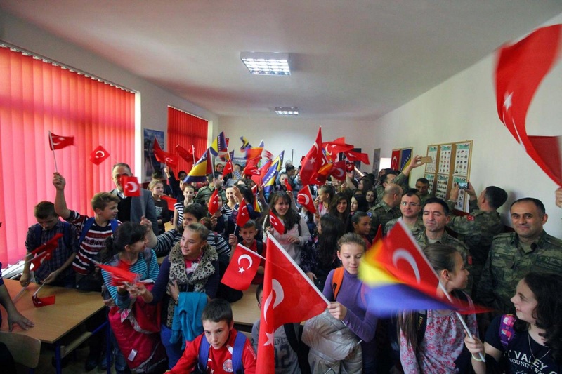 Turci iz Europe organizirano dolaze u Sarejevo, autobusi, redovi, dolazi Erdogan! Aa_pic10