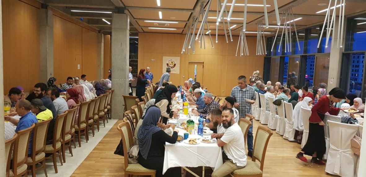 Iftar u Rijeci povodom Lejletul-bedra okupio brojne vjernike Rijeka10