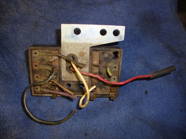 A108 Fuse Box  Dsc09012