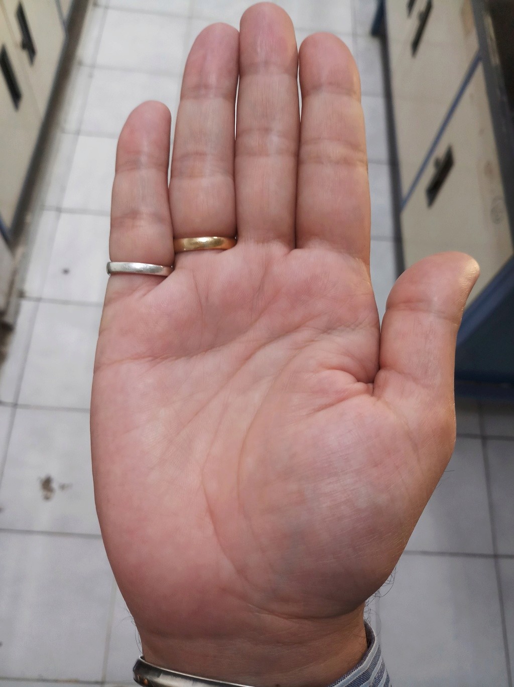 Not able to identify sign on my hand 20180411