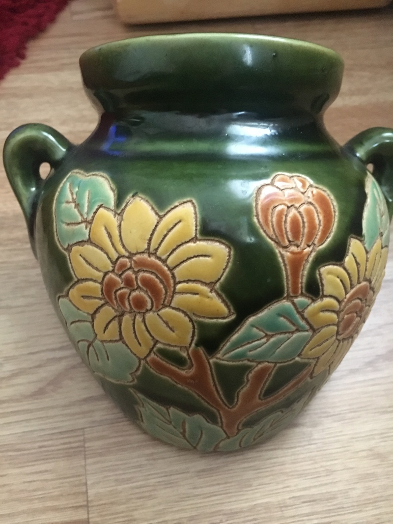 Pottery wall pocket green with sunflowers maybe AP makers mark 641f2b10