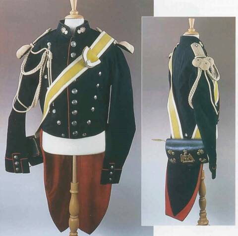 CONFECTION D UNE TENUE D OFFICIER DE GENDARMERIE SECOND EMPIRE