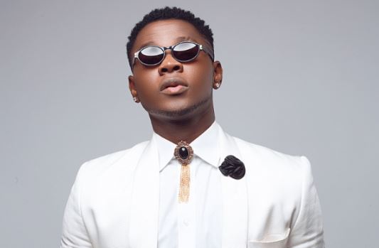 I Am Pregnant For Kizz Daniel – Nigeria Lady Claims, Share Baby Bum Kiss-d10