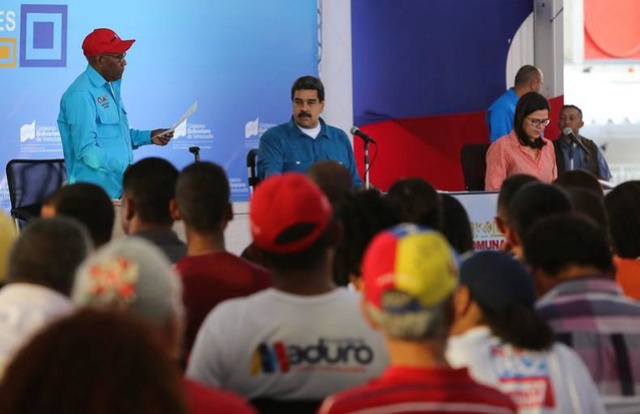 Maduro insta a comuneros a idear plan para afianzar sistema de acreditación de fiscales Clap Comuna10