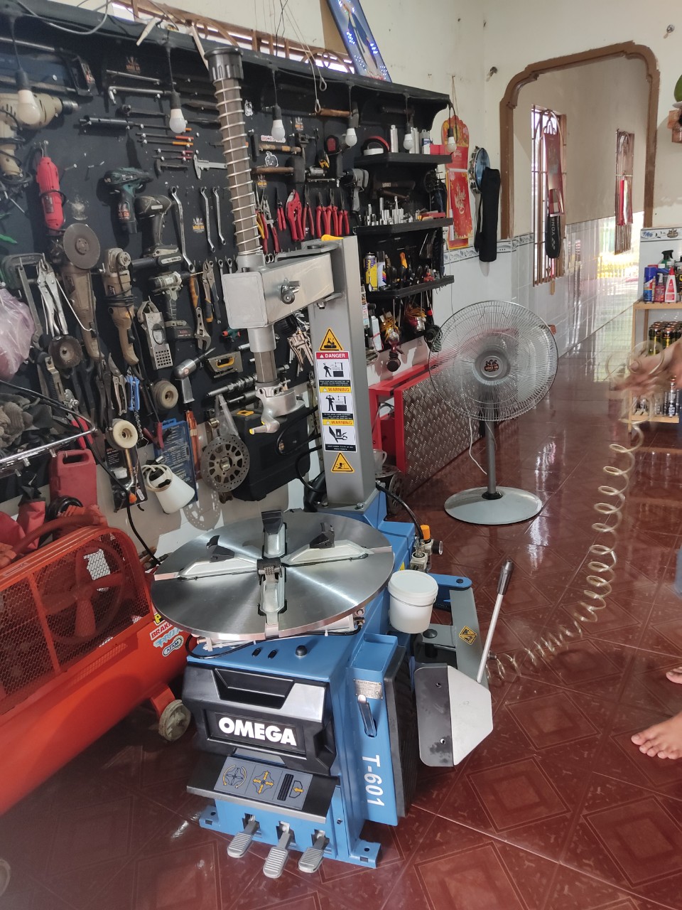 Tìm mua phụ tùng máy ra lốp 810