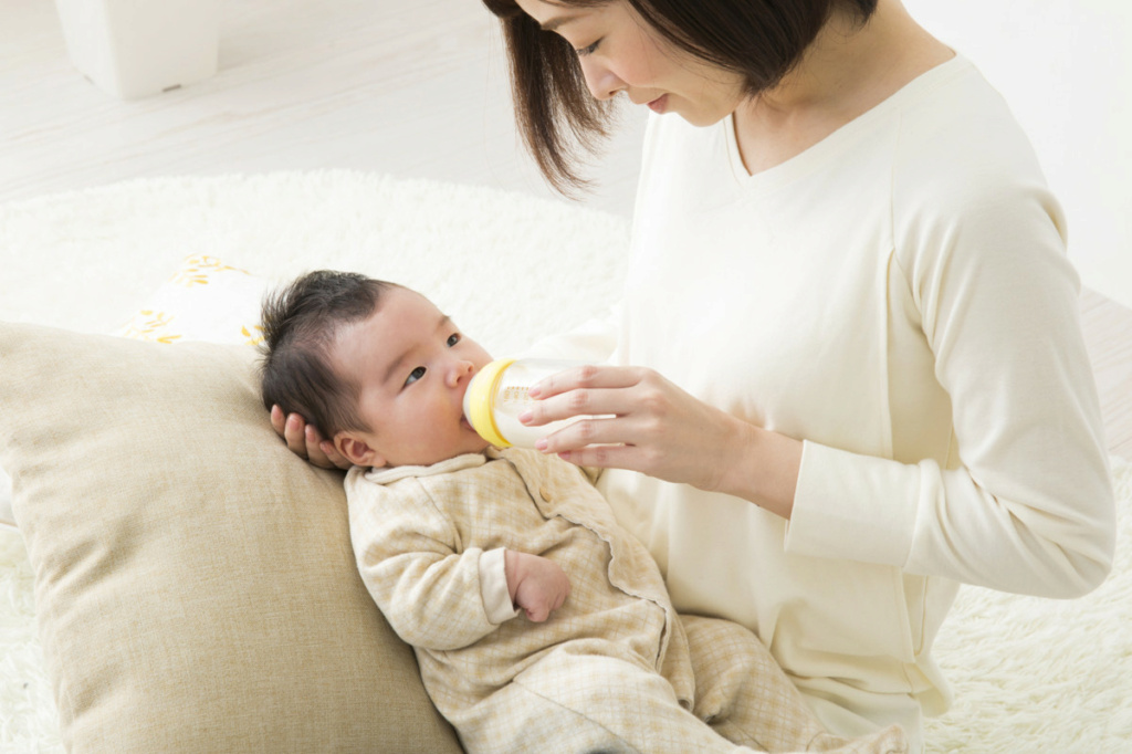 Hướng dẫn pha sữa công thức đúng cách cho trẻ sơ sinh hấp thụ đủ dưỡng chất Bat-mi10