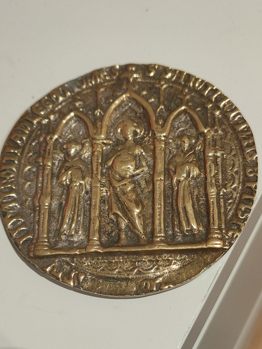 Pieza de bronce supuestamente parte de la puerta de un sagrario. Img20227