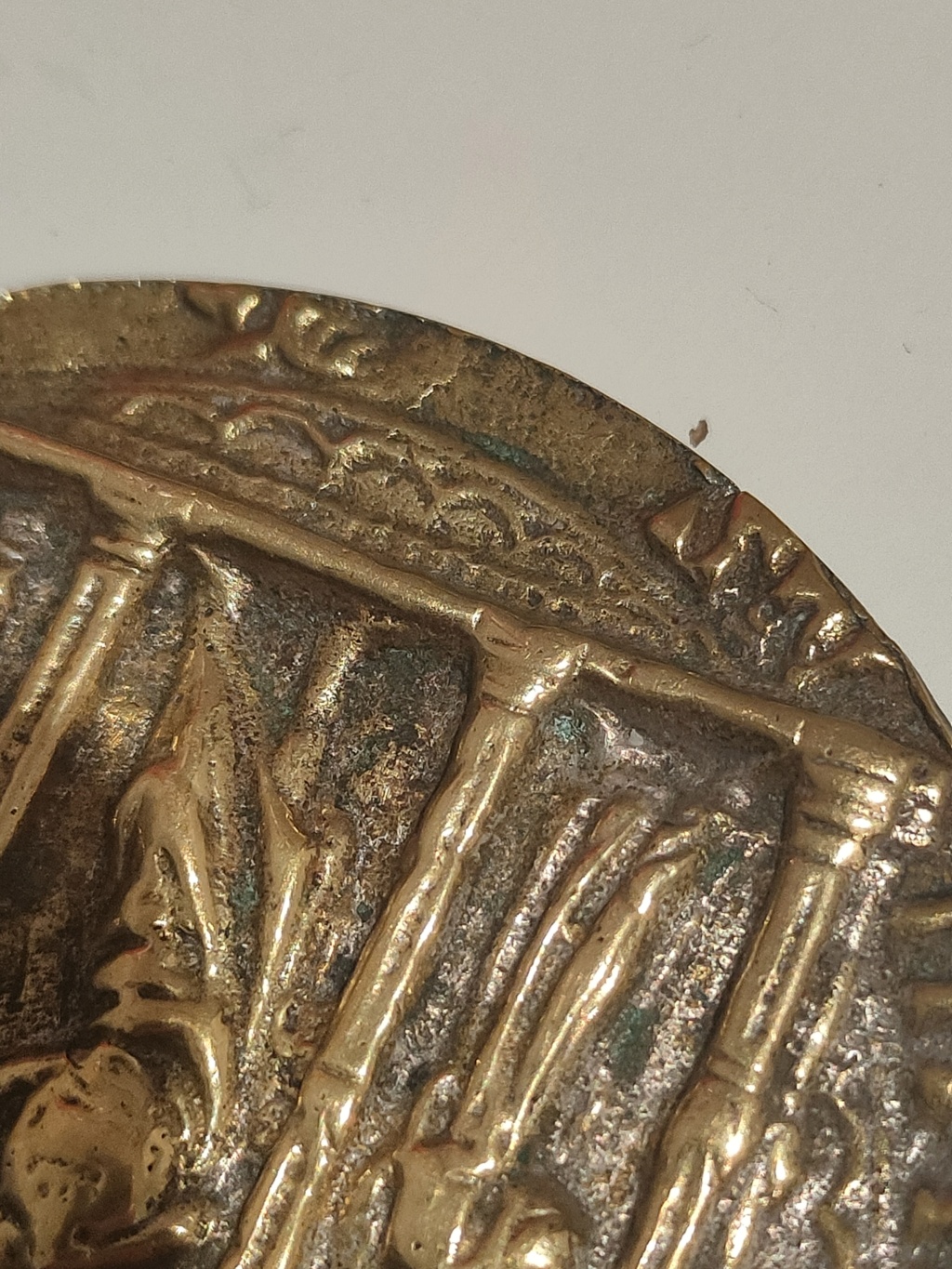 Pieza de bronce supuestamente parte de la puerta de un sagrario. Img20233