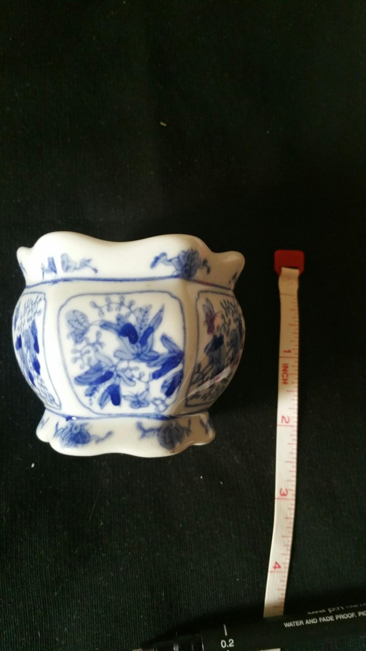 any ideas on this pottery please. Thumbn12