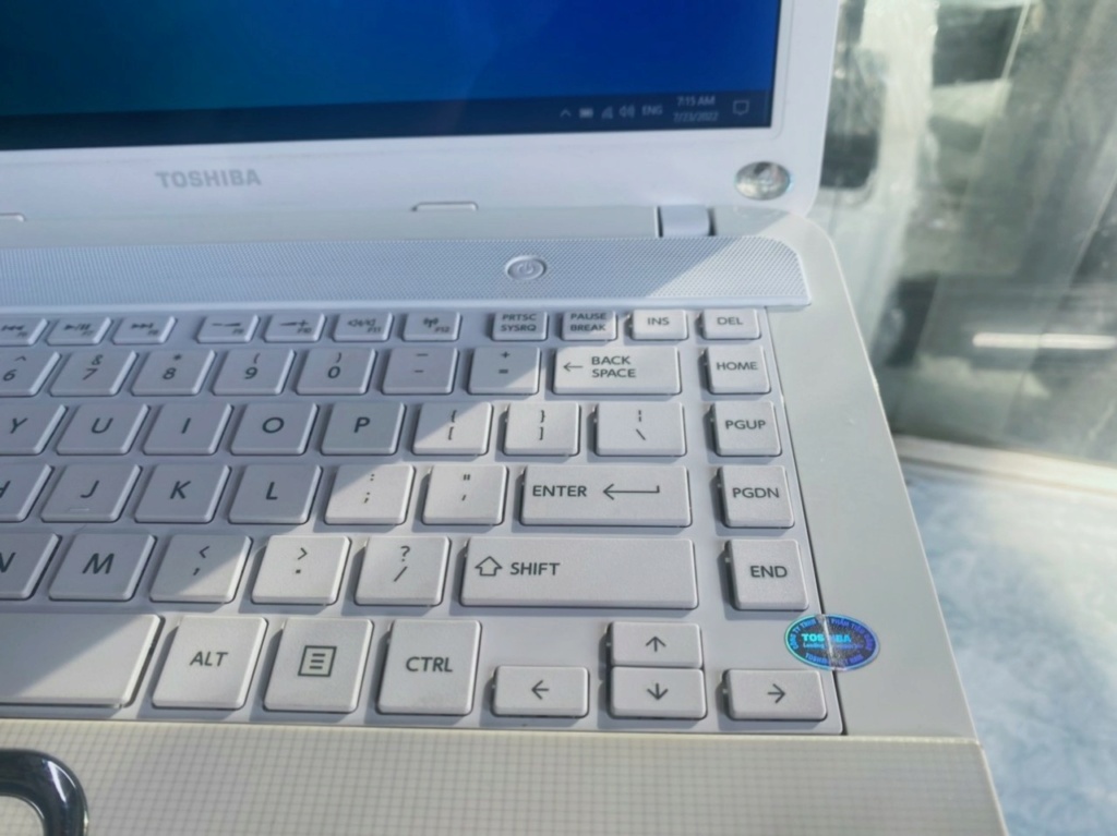 Bán Laptop toshiba L840  core i3 nguyên zin chưa bung máy Laptop15