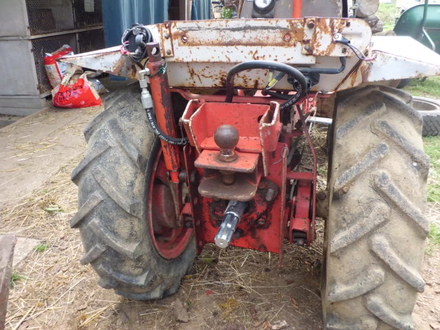 Nouveaux qui cherche un tracteur. Cimg0412