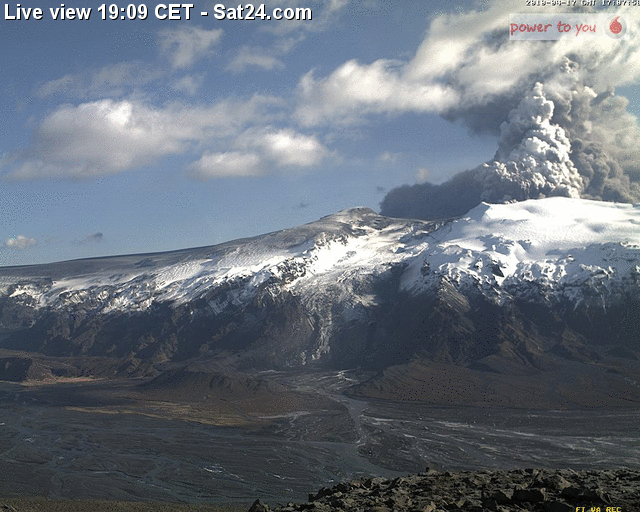 ruption du volcan Eyjafjallajkull  en Islande Island10