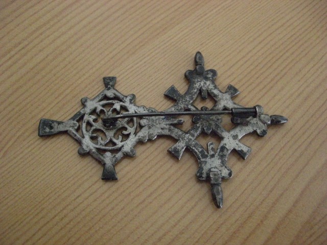 UNE BROCHE MILITAIRE??? RELIGIEUSE?? DECO??? Cimg1219