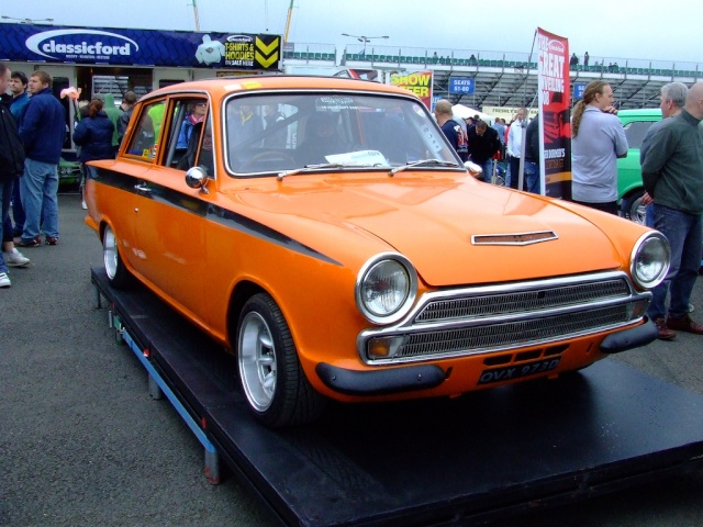 Ford cortina 32957810