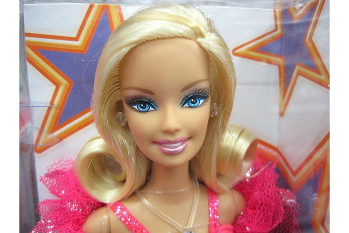 Une Barbie playline qui s'inspire du style superstar Ry480c10