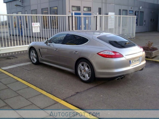 2008/13 - [Porsche] Panamera - Page 36 C2147412