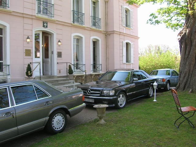 Dimanche 18 avril 2010 : Rencontre Mercedes W 126 proposée par le Club Mercedes Benz de France - Page 3 Dscn4261