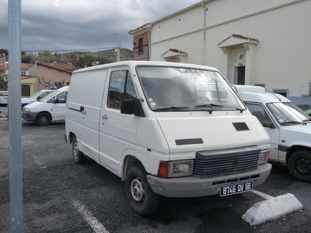 Vend Fourgon Renault trafic Voitur12