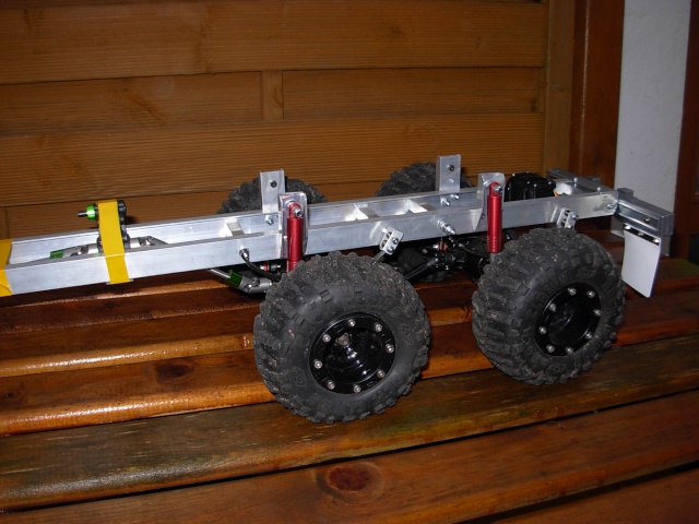 Et hop un camion trial 8 x 8 pour kidulte77 Dscn1024