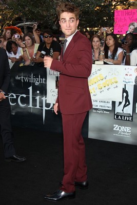 Robert Pattinson dans le classement "Glamour's 50 best dressed 2011" Rob_gl10