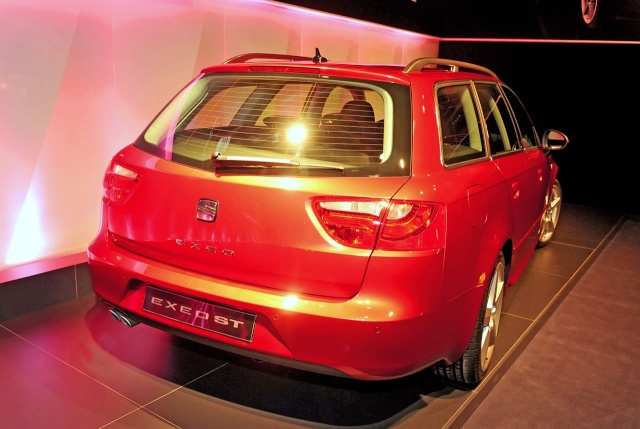 Seat Exeo ST Unveiled at Special Preview Event Seat-e13