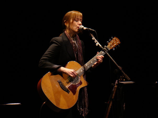 SUZANNE VEGA Suzann10