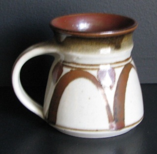 Lovely mug with iron oxide decoration was made by Simon Young. Myster15