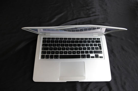 MacBook Air Survives Airplane Crash! 04170912