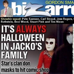 Michael y sus hijos fueron a comprar comics con un disfraz de "Halloween". 1e4f7b10