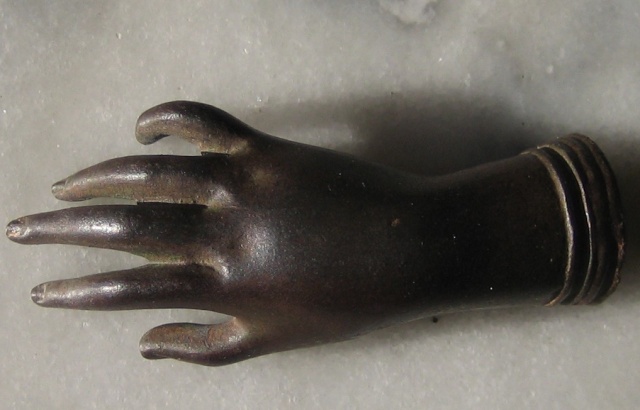 Petite main en bronze 31_01_10