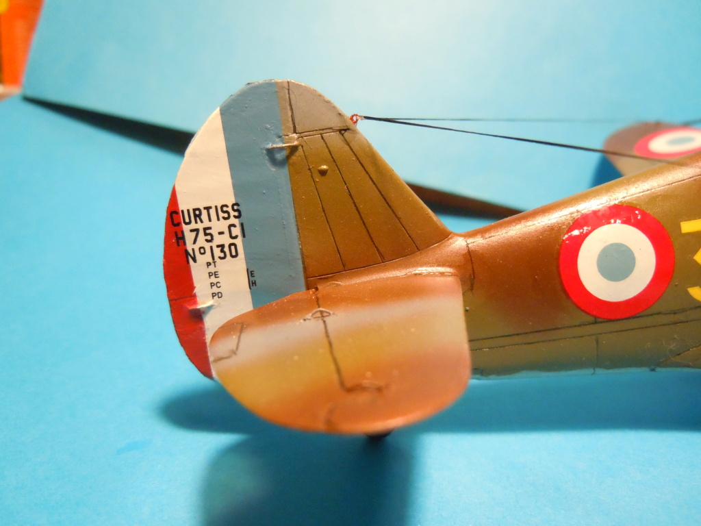 Curtiss Hawk 75 - Hobby craft -1/48- Pilote Camille PLUBEAU - 14 victoires homologuées pendant la campagne de France - Page 3 Dscn8474