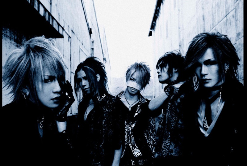 Nouvelle photo de the GazettE à l'occasion de la sortie prochaine de leur nouveau single! Gazett10