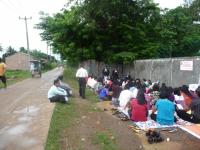 Bidden voor de kerkgangers in Bekasi Nrc_es11