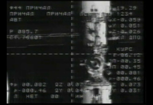 ISS : Amarrage de Soyouz TMA-18 le 4 avril 2010 Screen11