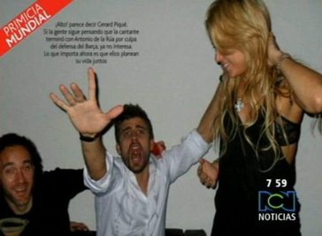 Gérard Piqué et Shakira pics together  29537110