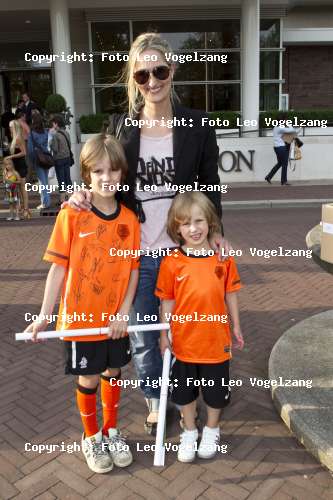 Andra Van Bommel ( Mark van Bommel 's wife ) Voetba14