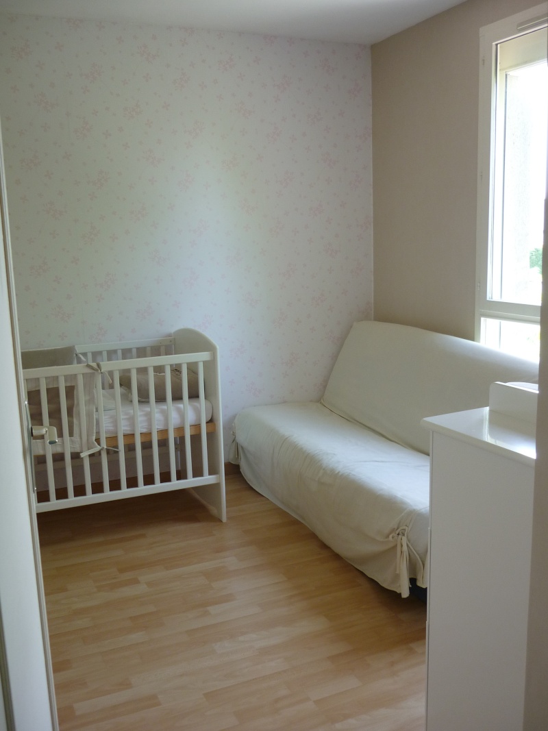 Chambre de bébé fille (photo p2) P1020018