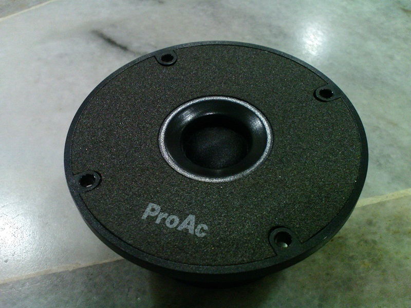 ProAc D2010 Tweeter(SOLD) Dsc00413