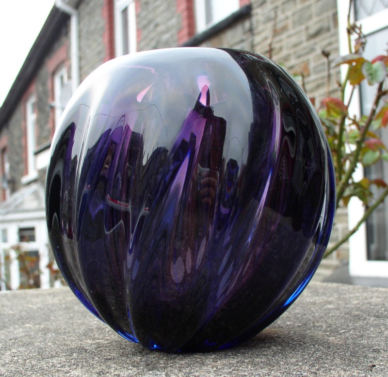 Beranek? purple bowl / vase P1010043