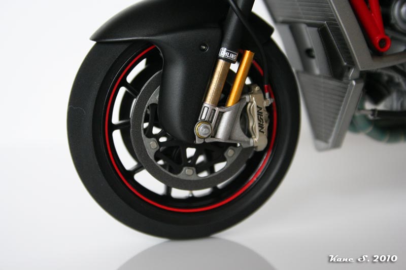 "Black Beauty" - Ducati GP4 Img_5711