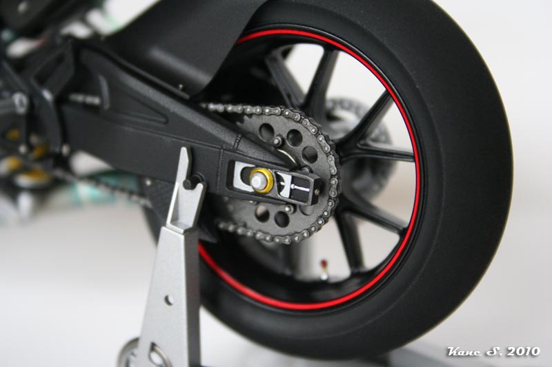 "Black Beauty" - Ducati GP4 Img_5712