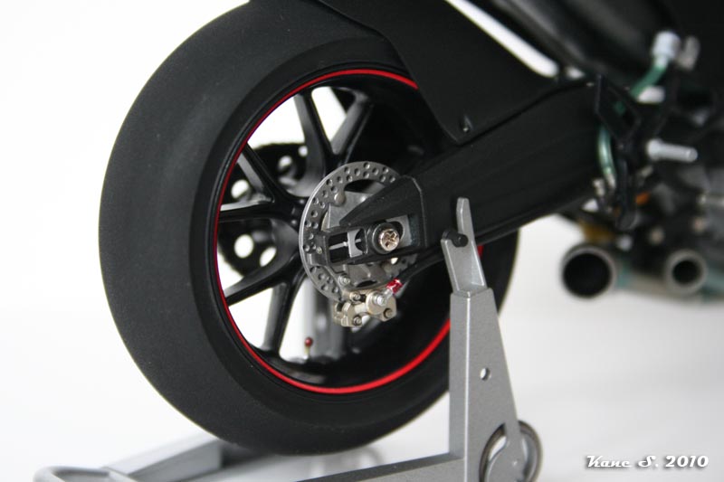 "Black Beauty" - Ducati GP4 Img_5716
